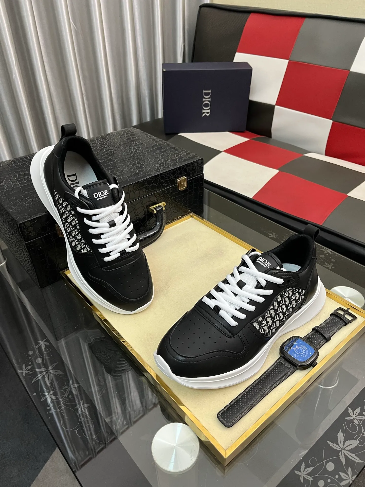 Men's shoes💰: 380⌚️⌚️[Dior] Dior's new men's genuine leather casual shoes, the highest version on the market, any comparison is welcome🆚! The original leather has excellent texture and is super high-end! Fetal sheep net lining imported from Italy, removable pad! Luxurious materials and fine workmanship, highly recommended! Code number: 38-445️⃣Colors available